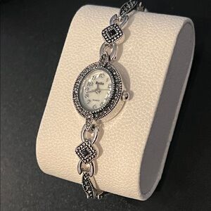 New women’s watch. battery installed